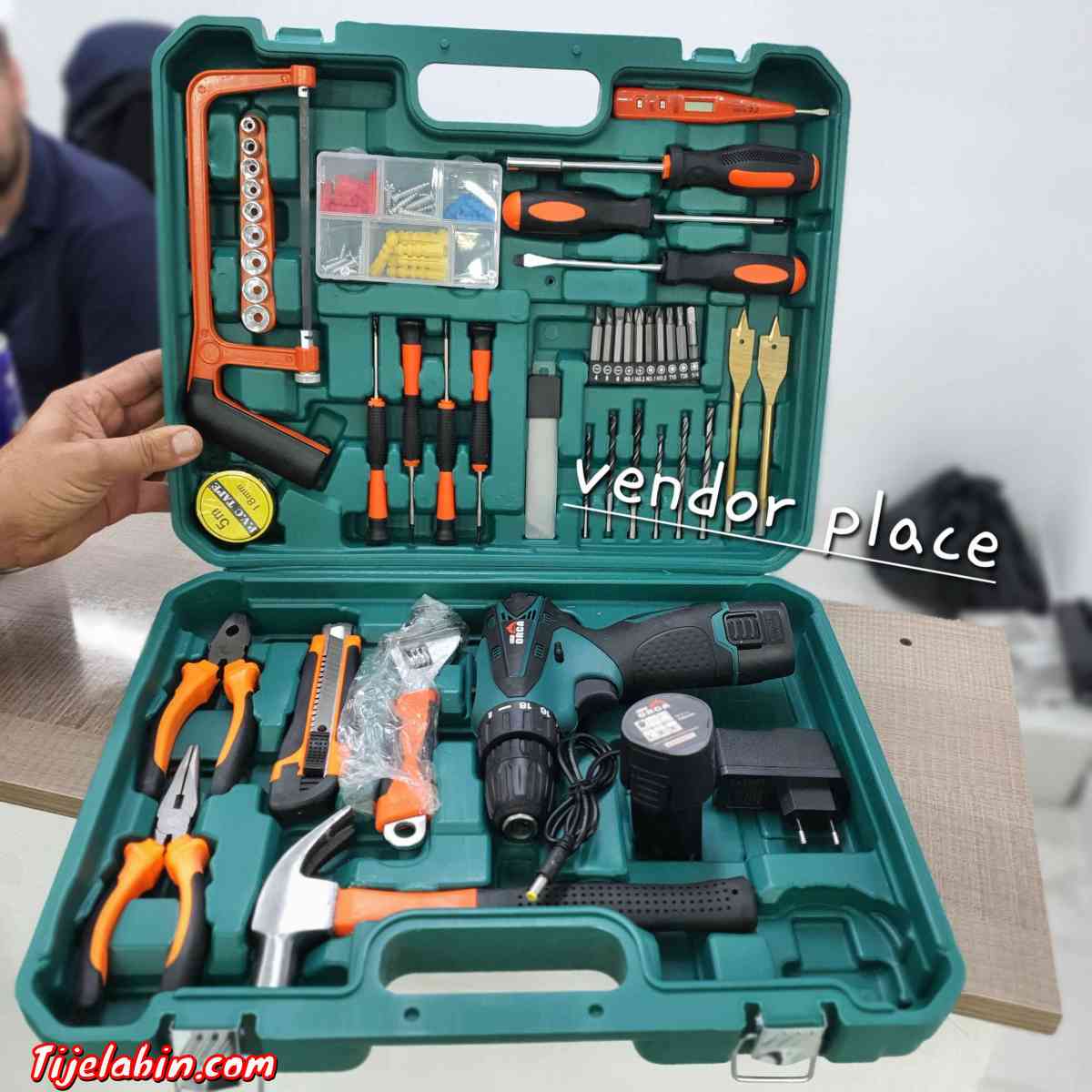 محفضة العمل تحتوي على كل مستلزمات العمل