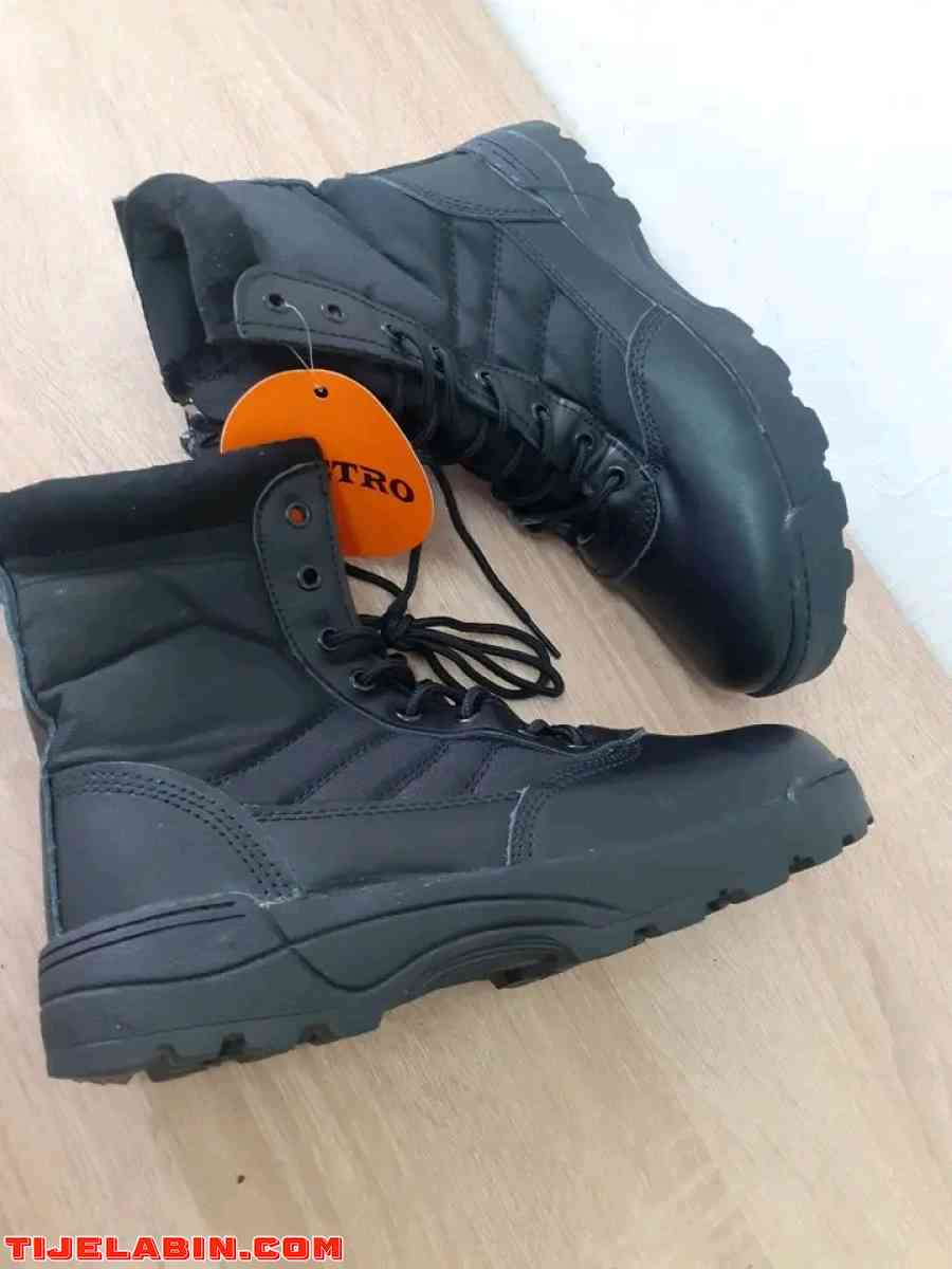 ماقنوم خفيف وطري وبسومة شابة