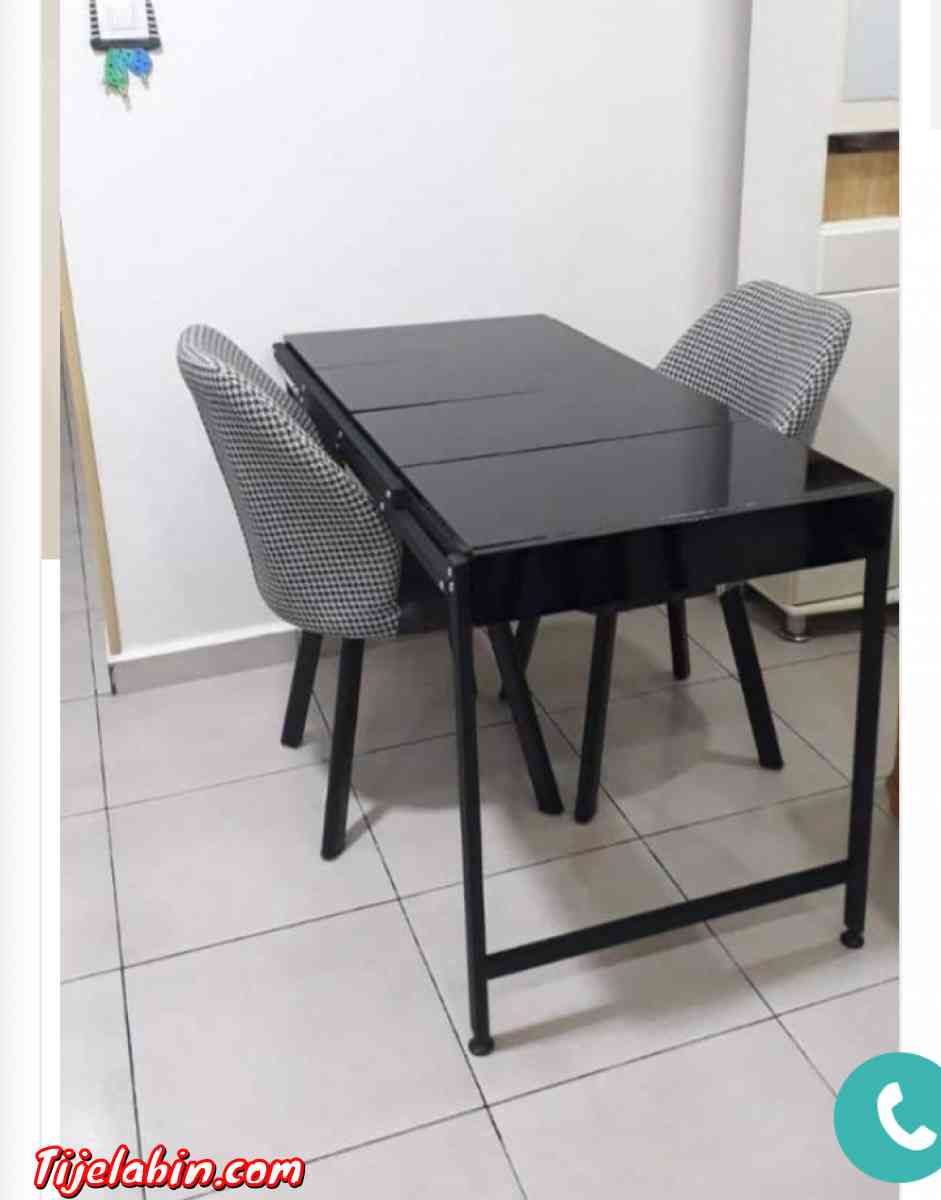 طاولة أكل قابلة للطي