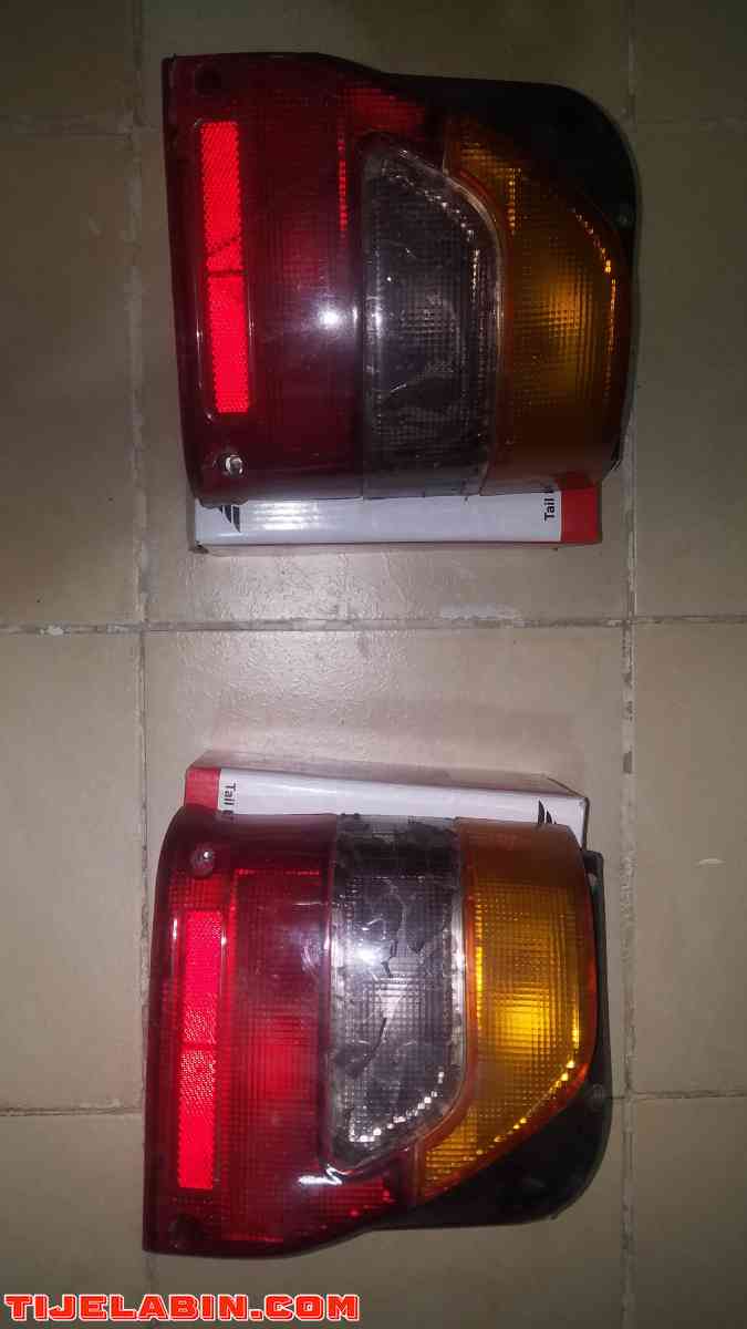 أضواء خلفية لسيارة ماروتي سوزوكي مستعملة في حالة جيدة جدا