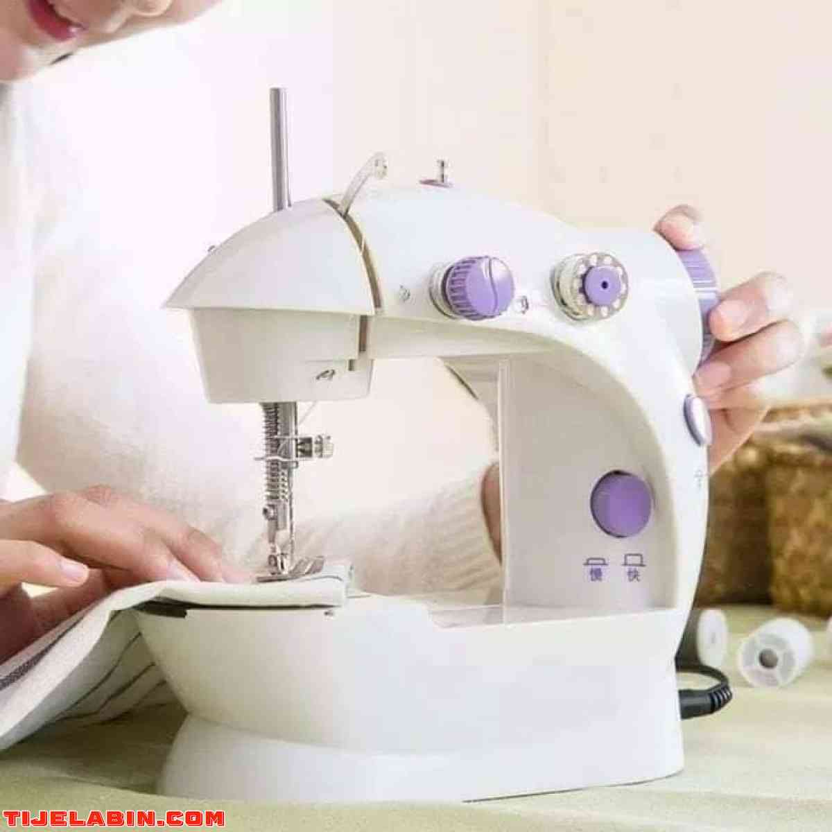 Mini Sewing Machin