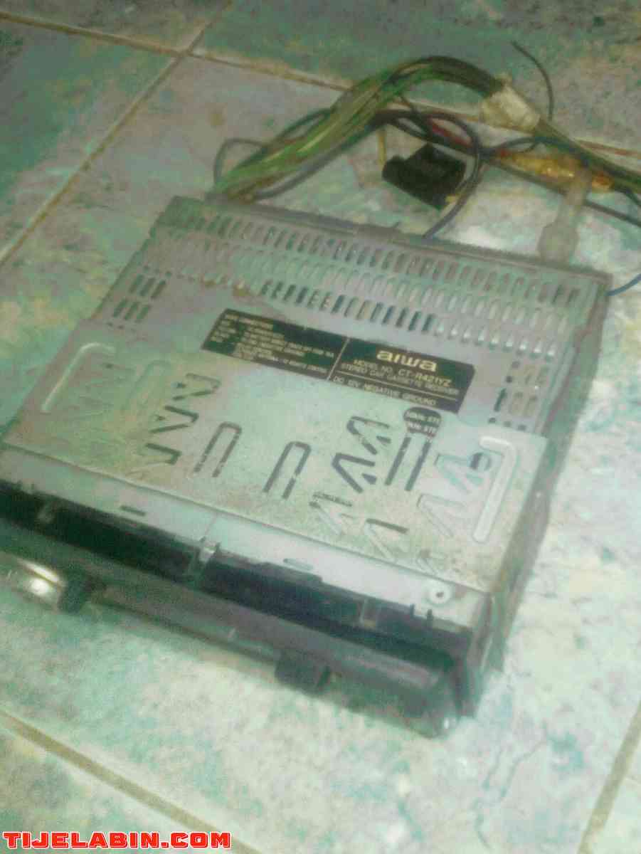 جهاز راديو للسيارات من نوع "AÏWA" مستعمل في حالة جيدة