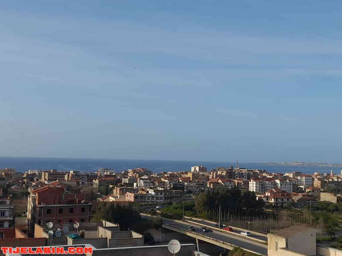 f3 avec terasse  au dernier étage à Bab  Ezzoure  résidence