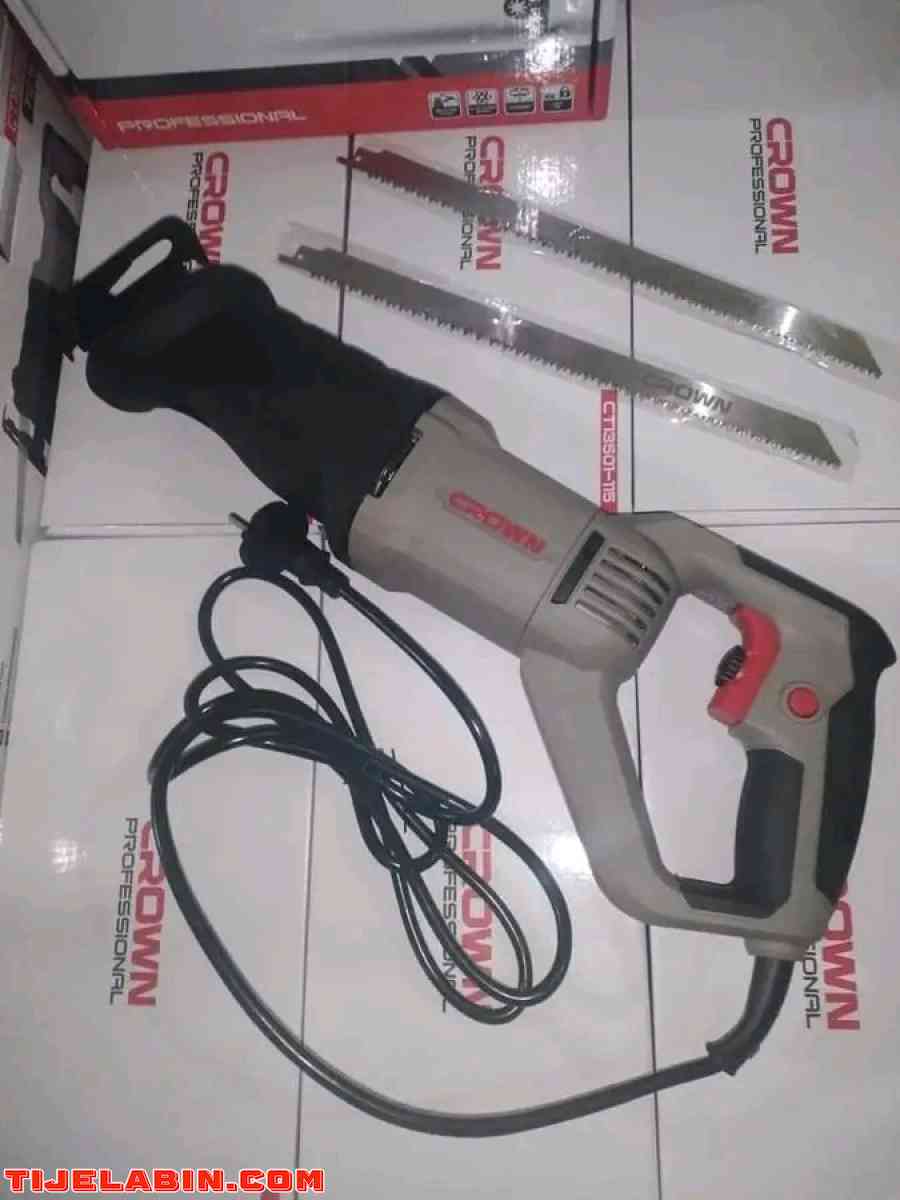 منشار كهربائي للعلامة المعروفة scie sabre crown