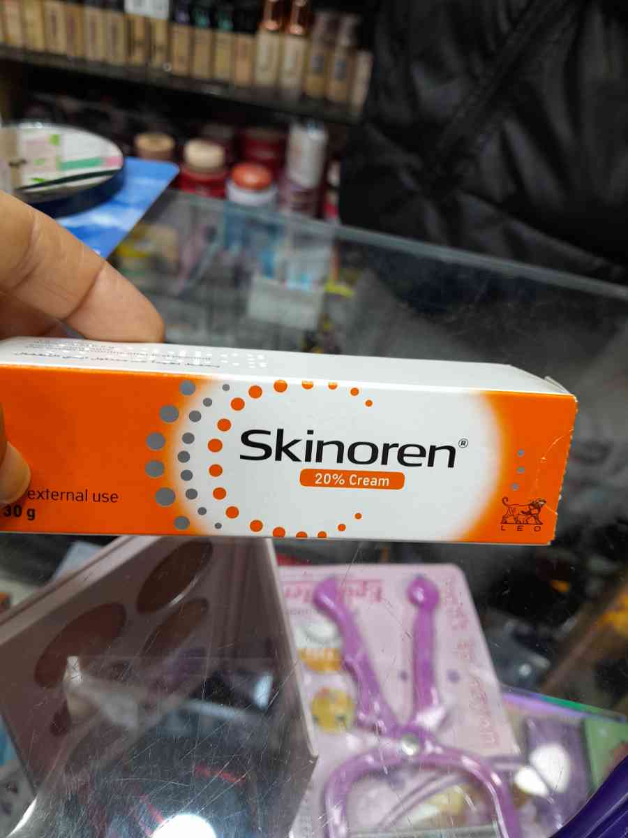 كريم سكينورين للوجه يتخلص من جميع آثار حب الشباب