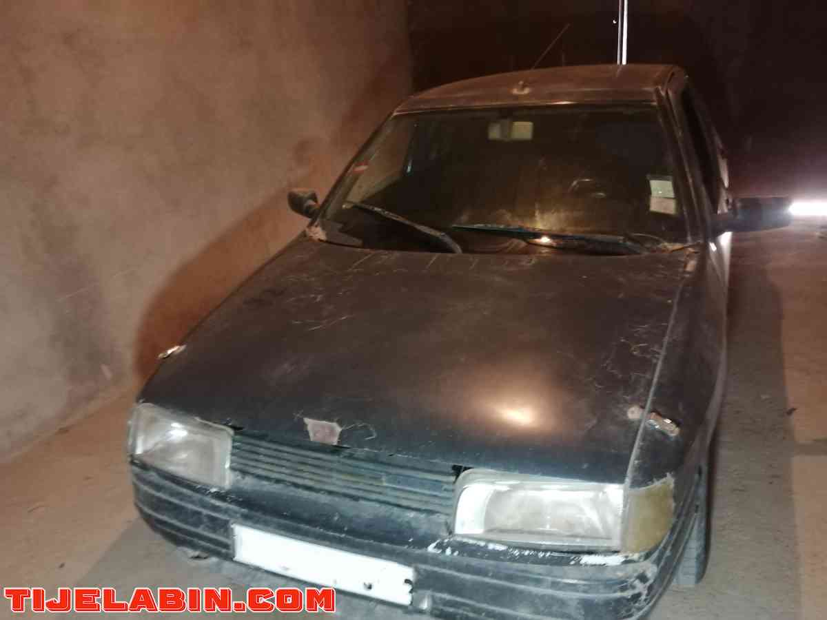 سيارة من نوع صيات إبيزا