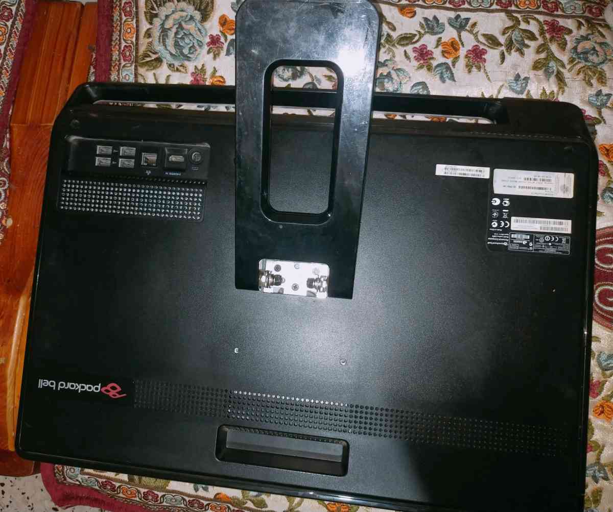 حاسوب مكتبي شاشة متصلة بلحاسوب packard bell