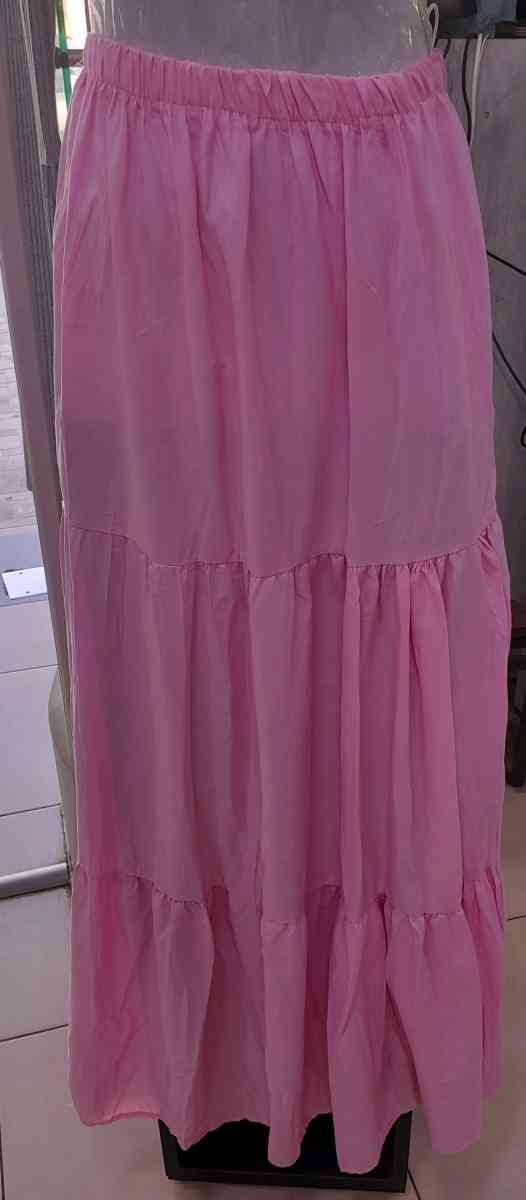 jupe Rose taille standard Neuf prix 500 Da