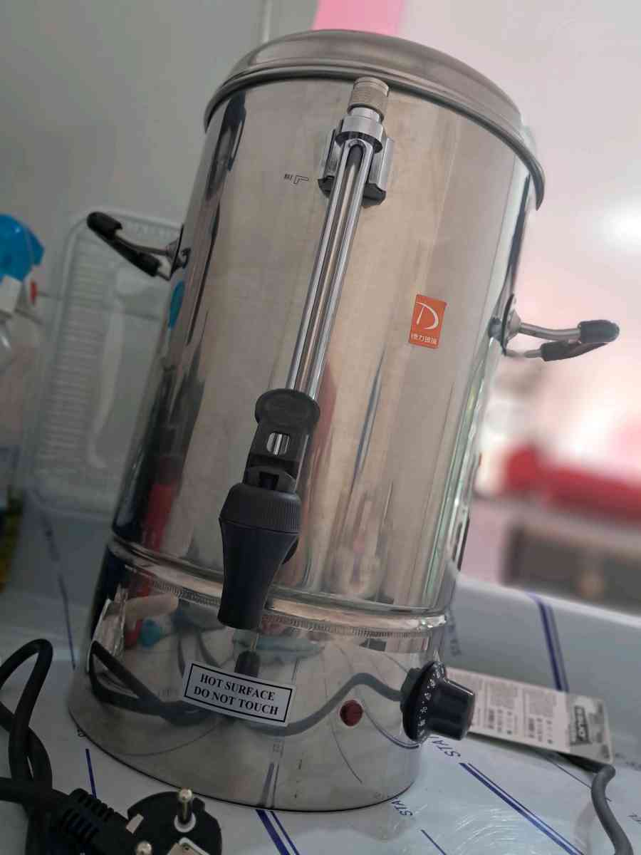 غلاية ماء كهربائية