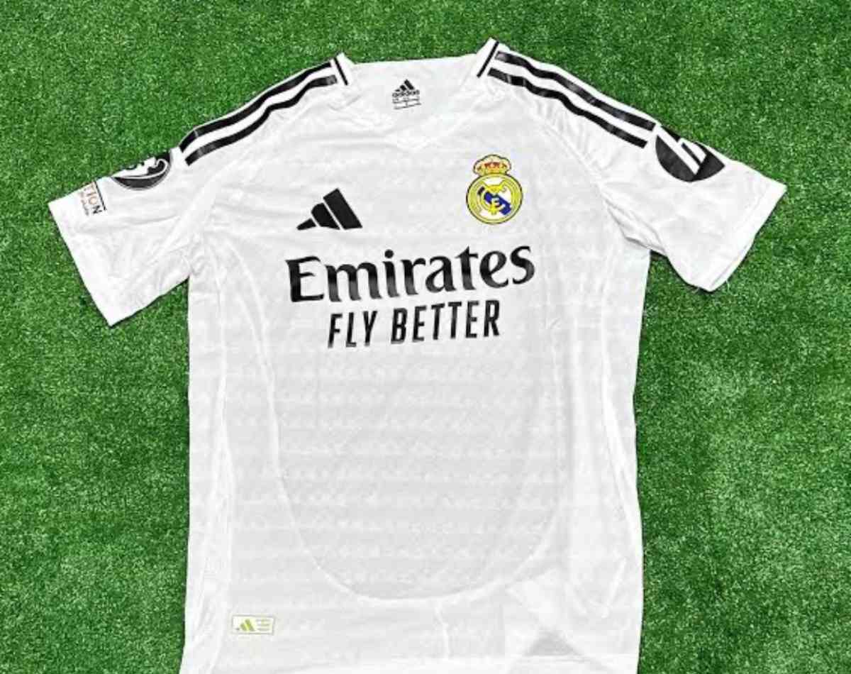 متوفر ملابس لكرة القدم